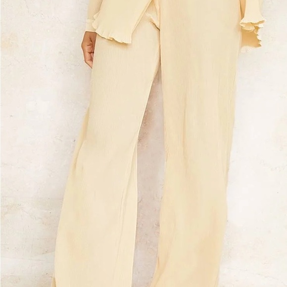 PrettyLittleThing Cream Plisse High Waisted Wide Leg Trousers 4 NWT - Picture 4 of 10